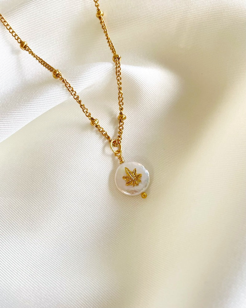 Mini Leaf Pearl Pendant Necklace