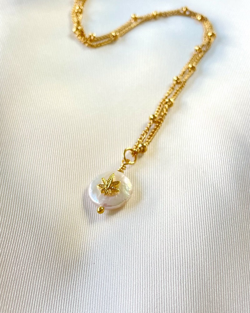 Mini Leaf Pearl Pendant Necklace