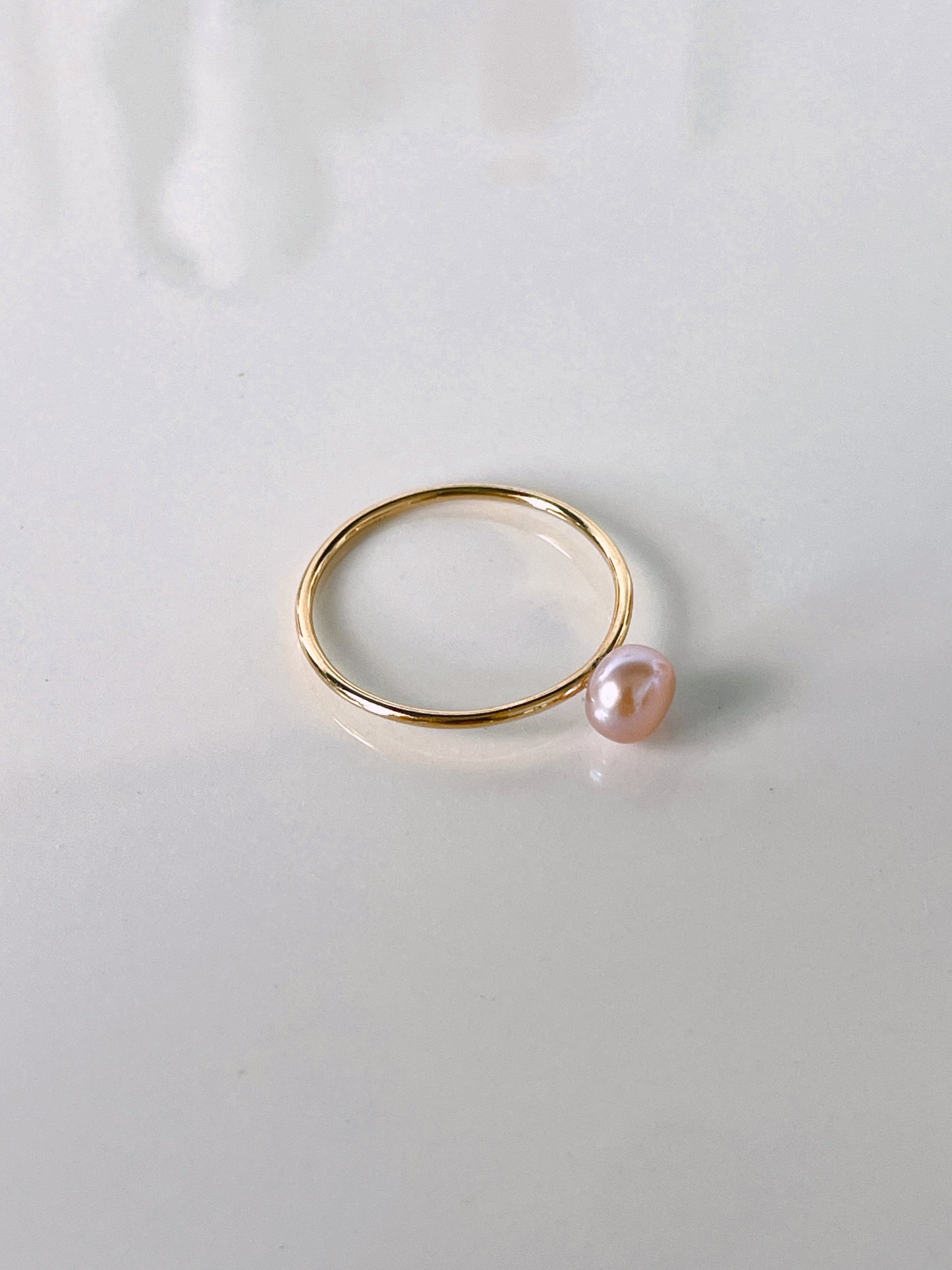 Minimal pearl ring
