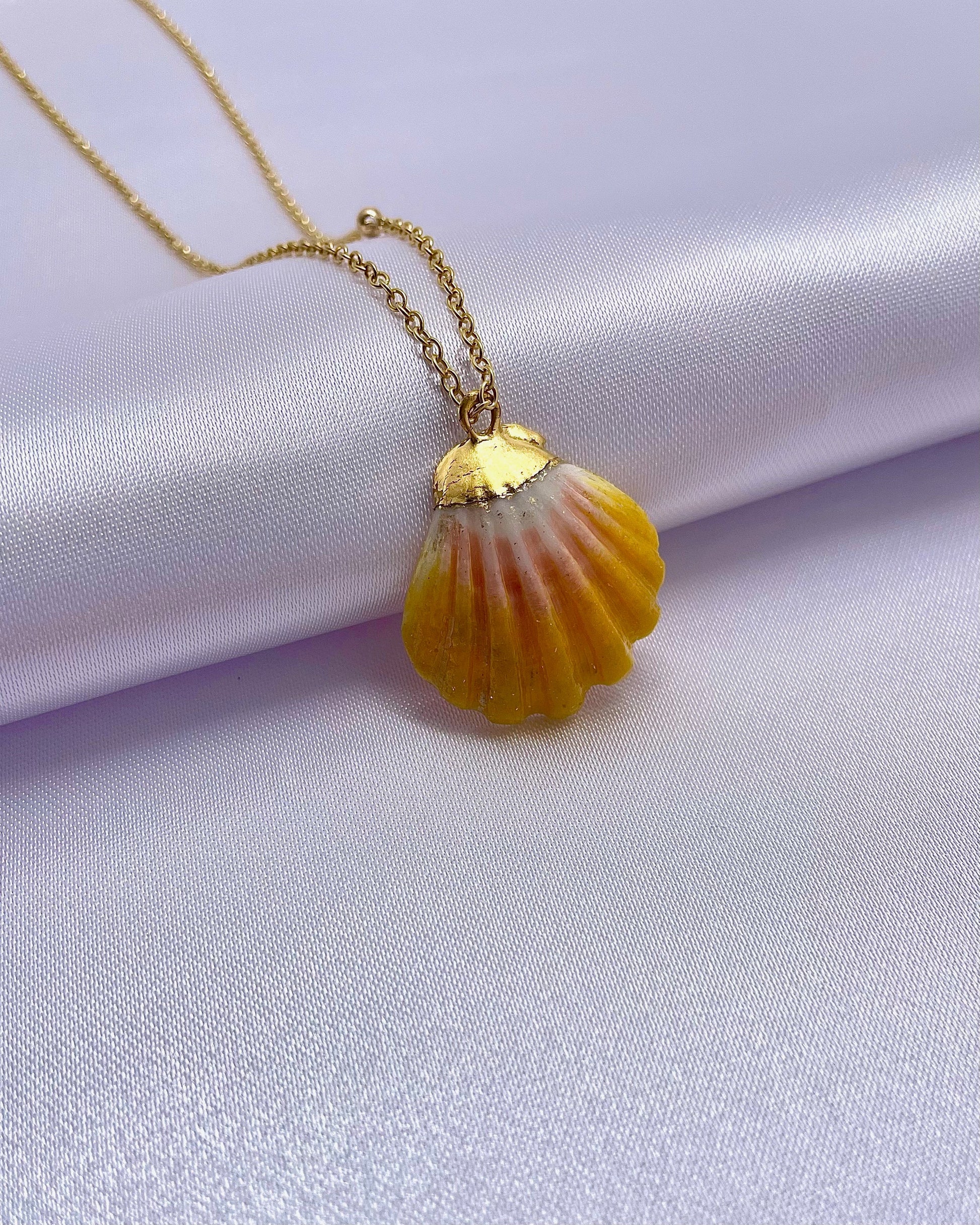 Golden Sunrise Small Shell necklace – [ki-ele]